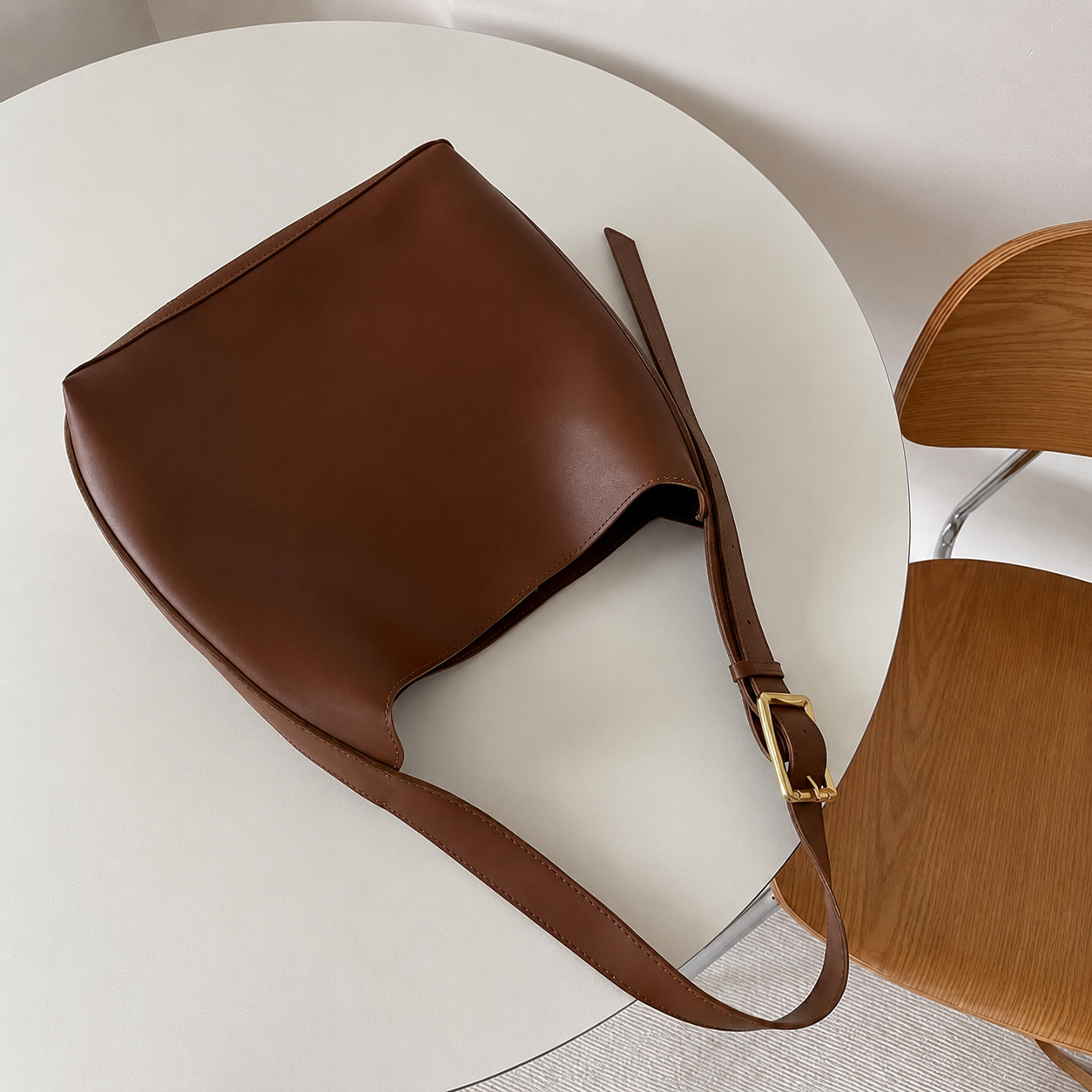 women wide strap shoulder bag